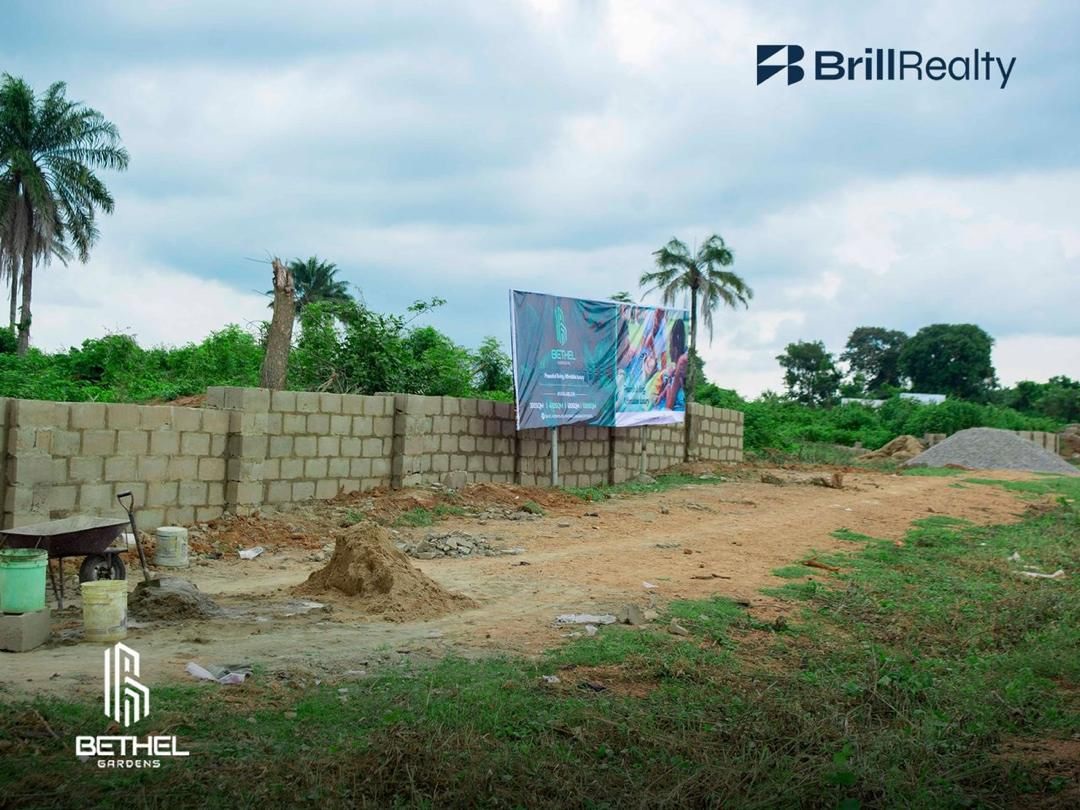 Strategically positioned on Ijaye, Moniya-Iseyin Road, Bethel Gardens boasts convenient access to essential amenities while providing a tranquil escape from the city's hustle and bustle.